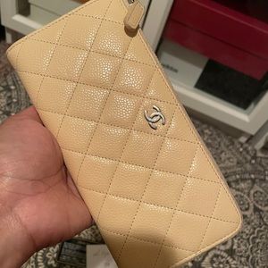 SOLD Chanel zip wallet Beige caviar